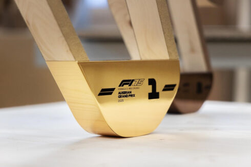 Formel1 Trophäe Bernd Kussmaul GmbH Gold close-up