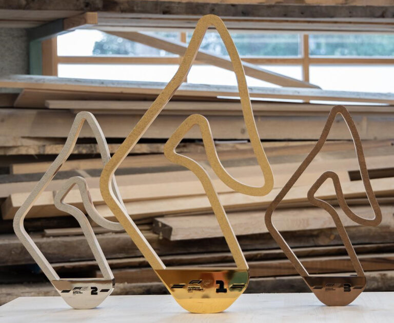 Red Bull Ring Formel1 Trophäen zusammen