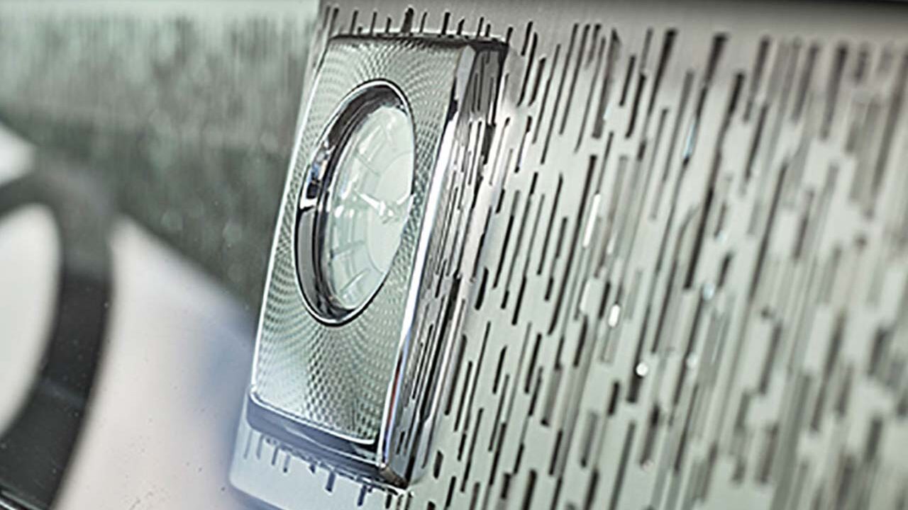 Uhr der Bernd Kussmaul GmbH Phantom 8 Armaturentafel „The Gallery“